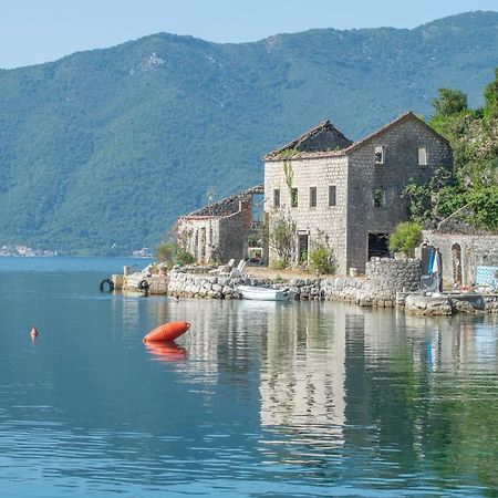 Apartmani Mrsic Risan Εξωτερικό φωτογραφία