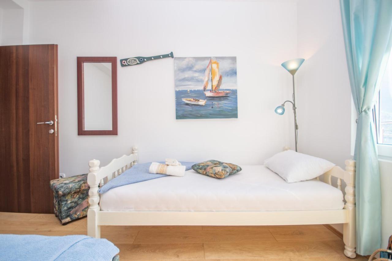 Apartmani Mrsic Risan Εξωτερικό φωτογραφία