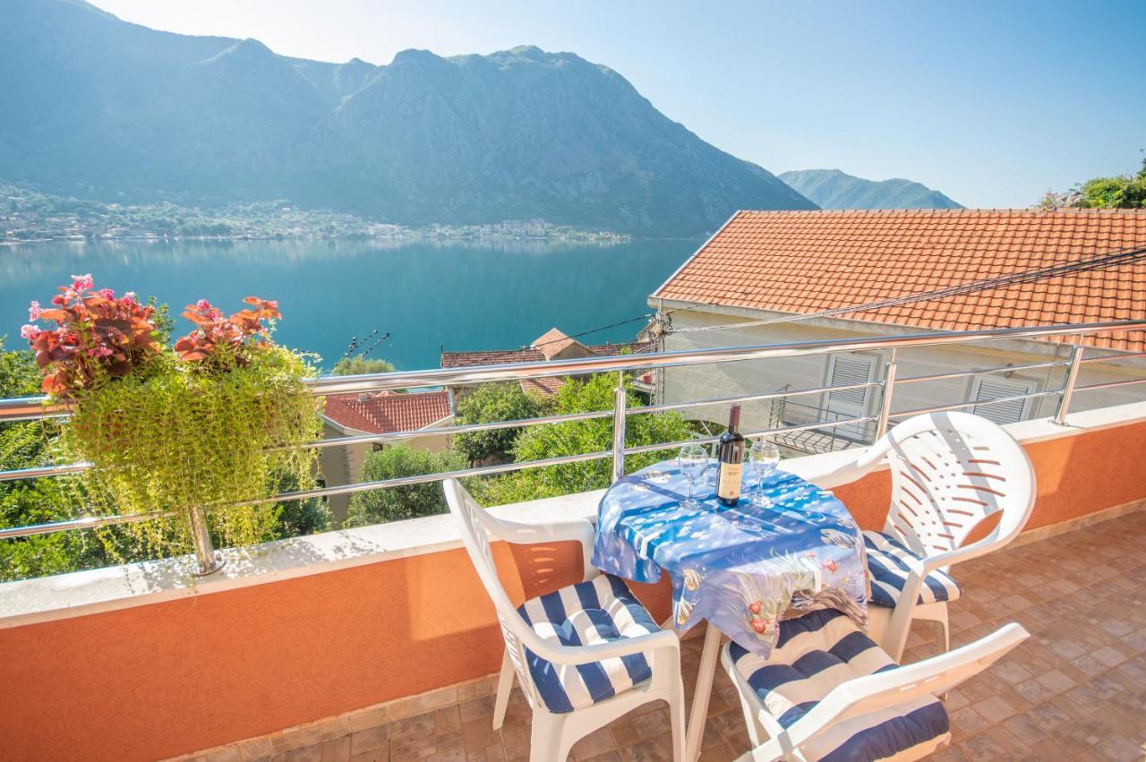 Apartmani Mrsic Risan Εξωτερικό φωτογραφία