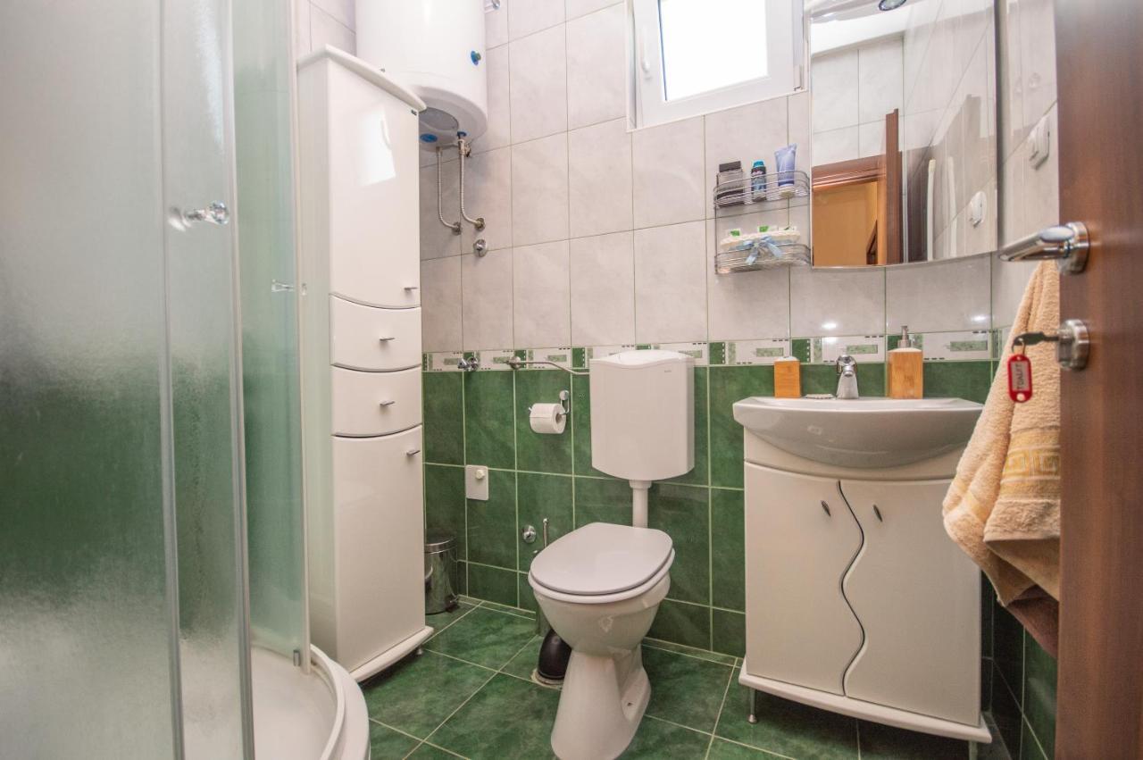Apartmani Mrsic Risan Εξωτερικό φωτογραφία