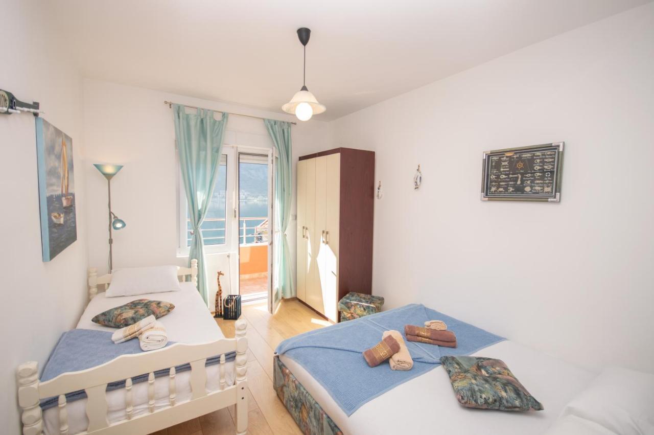 Apartmani Mrsic Risan Εξωτερικό φωτογραφία