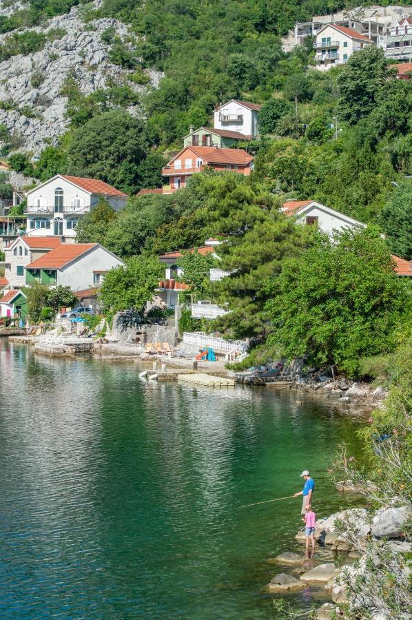 Apartmani Mrsic Risan Εξωτερικό φωτογραφία